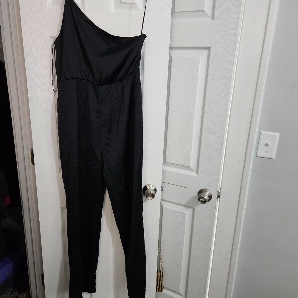 H & M black pant jumper, size L